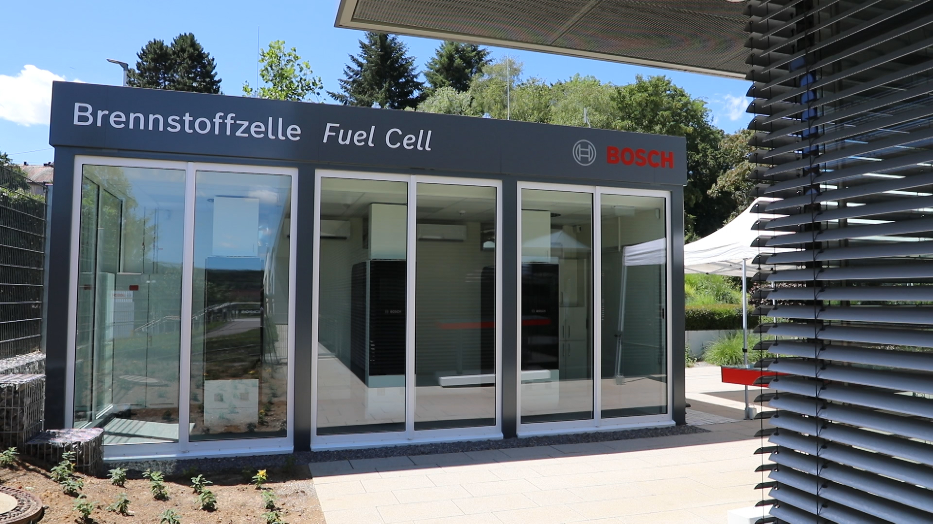 Drei neue SOFC-Brennstoffzellen in einem Container bei Bosch
